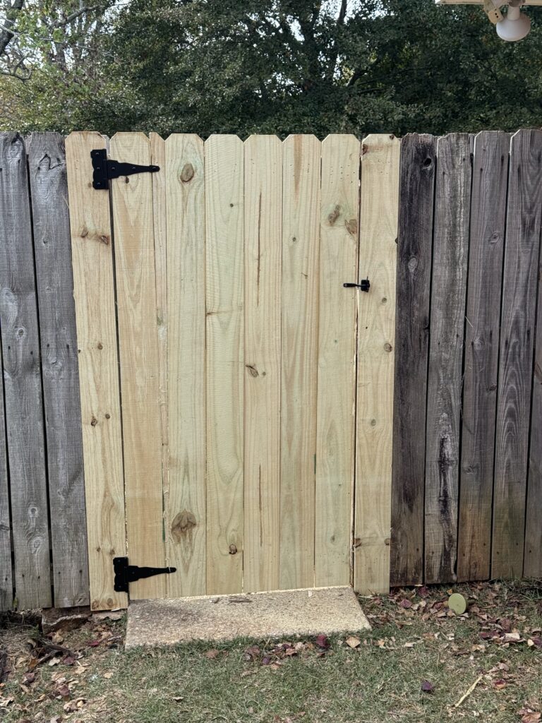 photo of a fixed privacy gate in Montgomery, Prattville, Millbrook, Auburn, Alabama